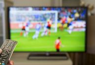 Ciência explica por que algumas pessoas preferem assistir futebol sozinhas