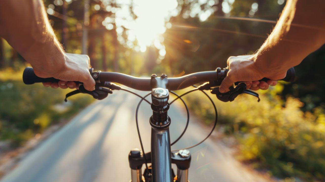 Guia prático para começar a pedalar: dicas, equipamentos e benefícios