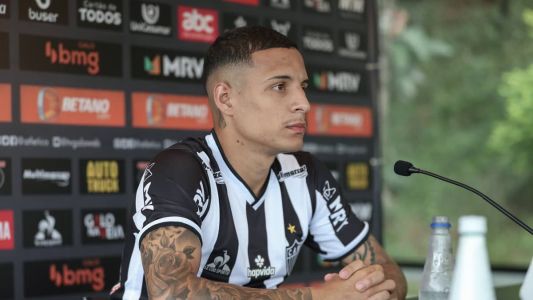 Guilherme Arana chegou ao Atlético em 2020 e, no momento, se recupera de lesão no joelho