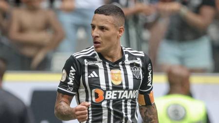 Guilherme Arana durante partida entre Atlético e Flamengo