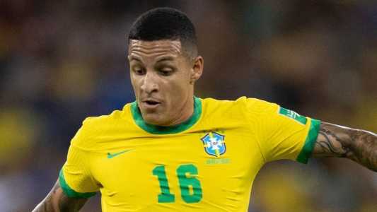 Guilherme Arana em ação pela Seleção Brasileira, em março de 2022