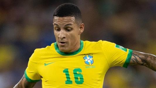 Guilherme Arana em ação pela Seleção Brasileira, em março de 2022