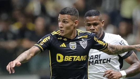 Guilherme Arana foi titular do Atlético contra o Botafogo