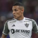 Guilherme Arana herda faixa de capitão de Hulk no Atlético contra o Goiás