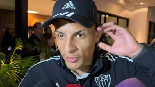 Guilherme Arana recebeu carinho da torcida do Galo em Uberlândia