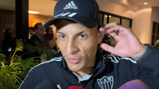 Guilherme Arana recebeu carinho da torcida do Galo em Uberlândia