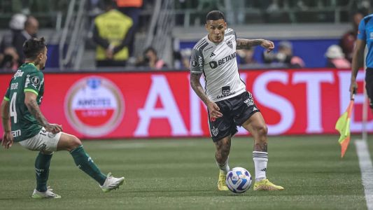 Guilherme Arana voltou ao Brasil e reforçará o Atlético para encarar o Palmeiras