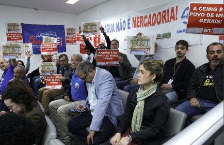 Deputados de oposição tentam obstruir votação de PEC do governo Zema