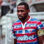 Tinga, lateral na mira do Cruzeiro, tem apelido inspirado em ex-volante celeste