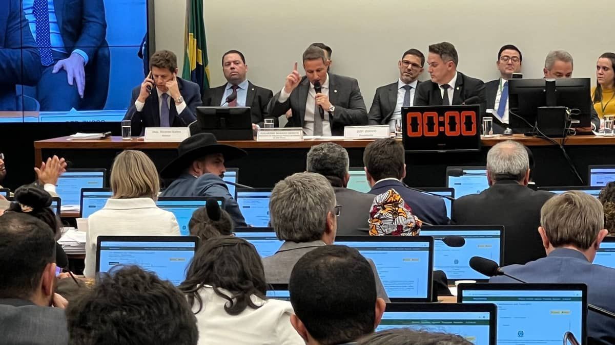 Secretário de Segurança elogia Tarcísio de Freitas após operação que matou 14 pessoas no Guarujá, em São Paulo