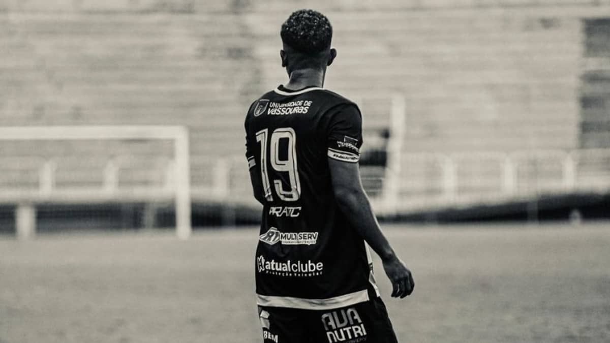 Jogador do Volta Redonda diz ter sido vítima de racismo e denuncia loja de roupas no Rio