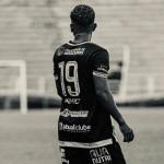 Jogador do Volta Redonda diz ter sido vítima de racismo e denuncia loja de roupas no Rio