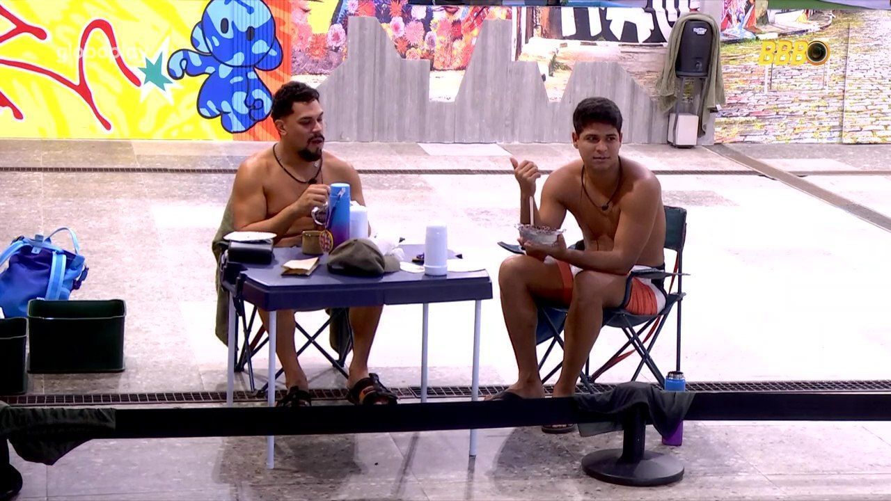 Guilherme e Vinícius reclamam de condições precárias no BBB 25: 'intragável'