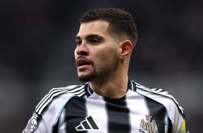 Multicampeão pelo United quer contratação de Bruno Guimarães para o lugar de Casemiro