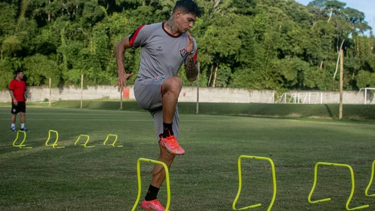 Vitória ganha reforços de Giovanni Augusto e Fumaça contra o Botafogo-SP