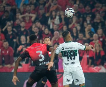Athletico-PR perdeu para o Coritiba no clássico pelo primeiro turno da Série B