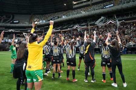 Com apoio da trcida, Atlético supera Vitória pela Série A2