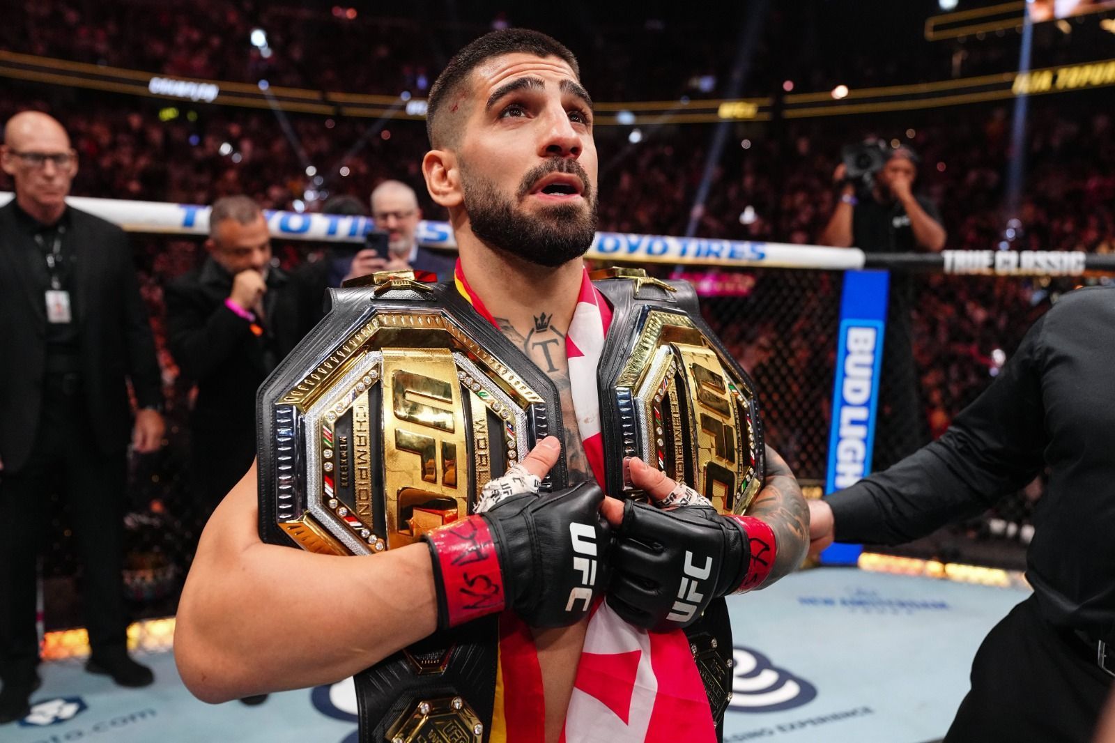 Peso-pena do UFC explica como vencer Ilia Topuria, campeão da divisão: 'Tenho as armas'