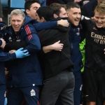 Arsenal marca dois nos acréscimos, vira sobre Aston Villa e desencanta no Inglês