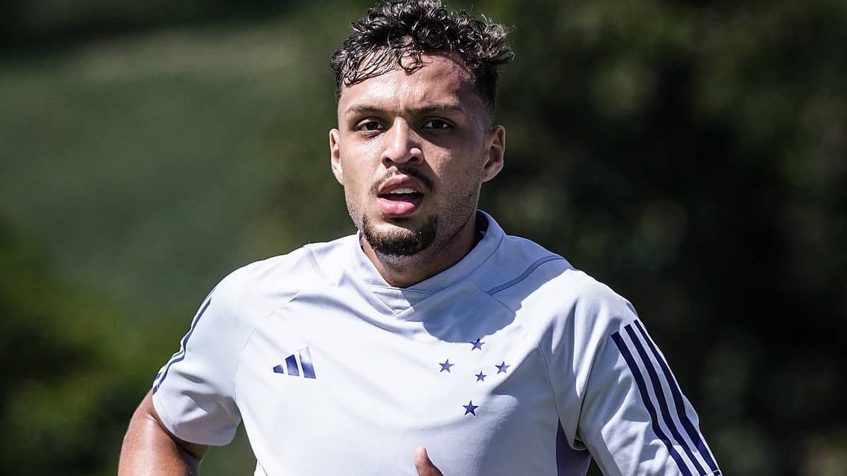 Cruzeiro: Daniel Júnior treina com os demais jogadores na Toca da Raposa
