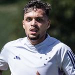 Cruzeiro: Daniel Júnior treina com os demais jogadores na Toca da Raposa