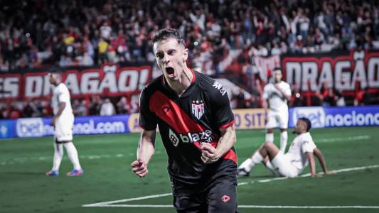 Gustavo Coutinho marcou dois gols diante do Sport