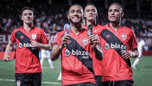 Gustavo Coutinho marcou o primeiro gol da partida