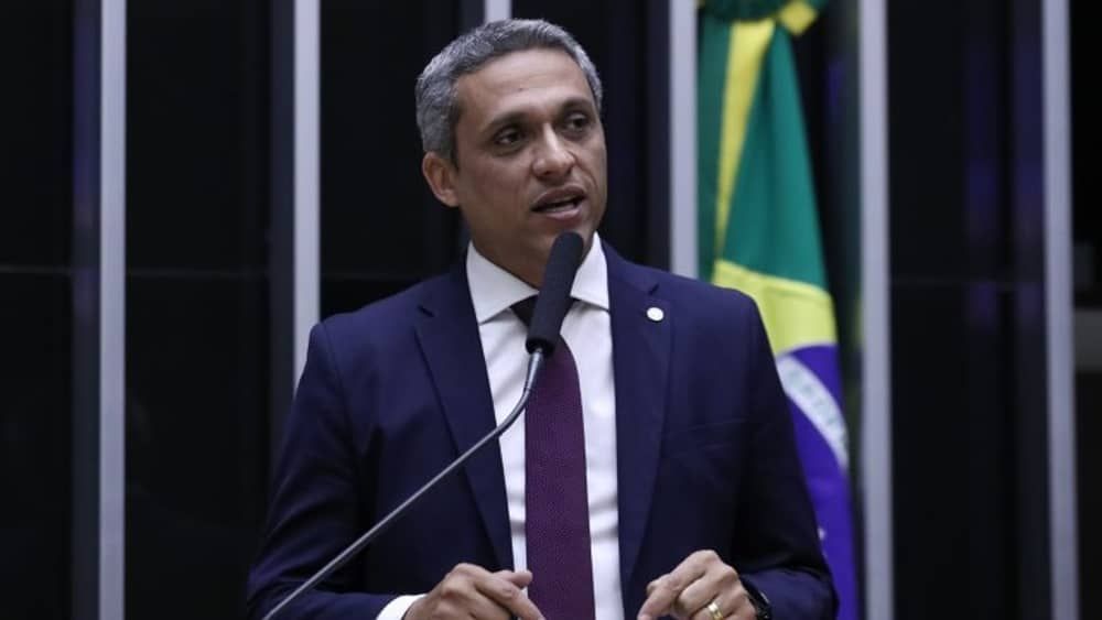 Vídeo: Deputado bolsonarista diz que vai punir filha se ela tirar boa nota no Enem 