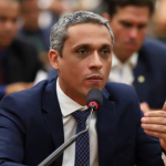 Moraes veta visita de Gayer a Bolsonaro e autoriza acesso a outros deputados do PL
