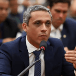 Moraes veta visita de Gayer a Bolsonaro e autoriza acesso a outros deputados do PL