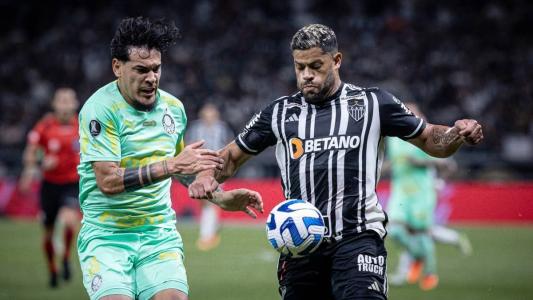 Gustavo Gómez e Hulk, zagueiro do Palmeiras e atacante do Atlético