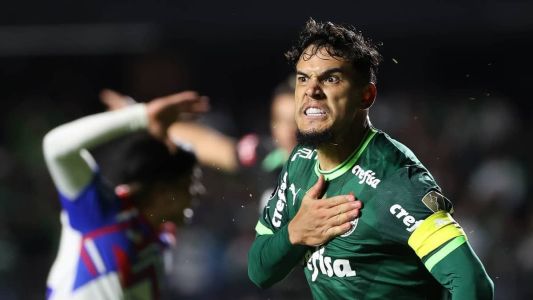 Gustavo Gómez estará entre os titulares da equipe do Palmeiras contra o Barcelona