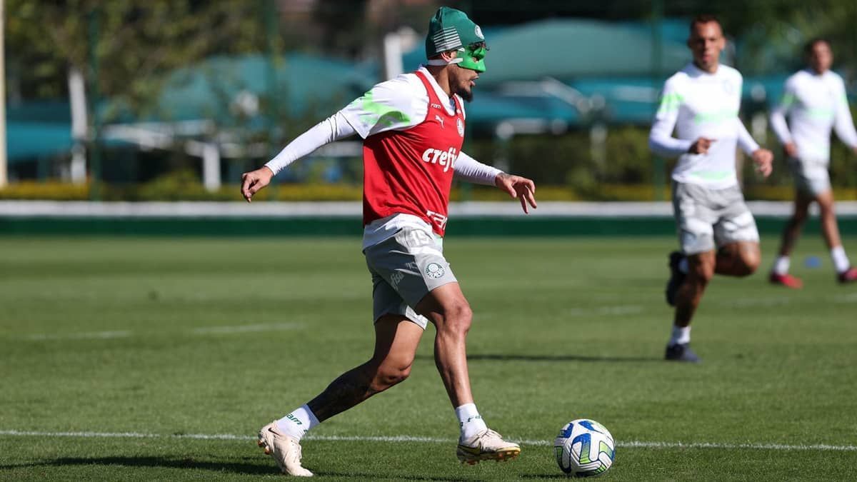 Gustavo Gómez retorna com nova máscara e Palmeiras finaliza preparação