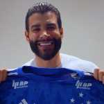 Gusttavo Lima anuncia novo patrocinador do Cruzeiro, que estampará marca na camisa