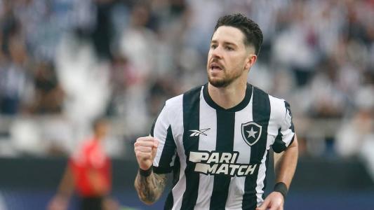 Gustavo Sauer marcou dois gols na vitória do Botafogo