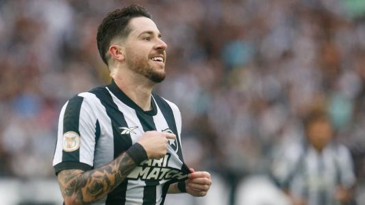 Gustavo Sauer marcou dois gols na vitória por 4 a 1 sobre o Coritiba