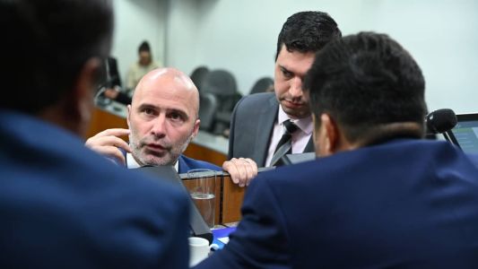 Gustavo Valadares (ao centro) já comanda articulação política de Zema