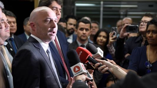 Gustavo Valadares (em primeiro plano) já foi nomeado chefe da Segov de Zema