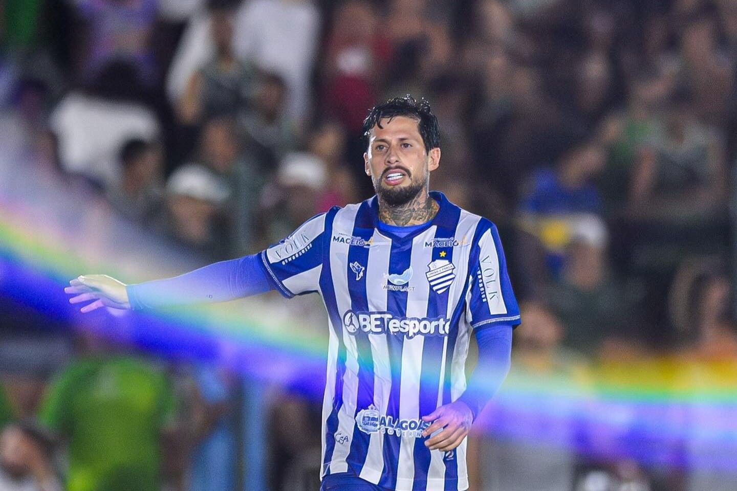 Titular do CSA, irmão de MC Daniel celebra classificação na Copa do Brasil