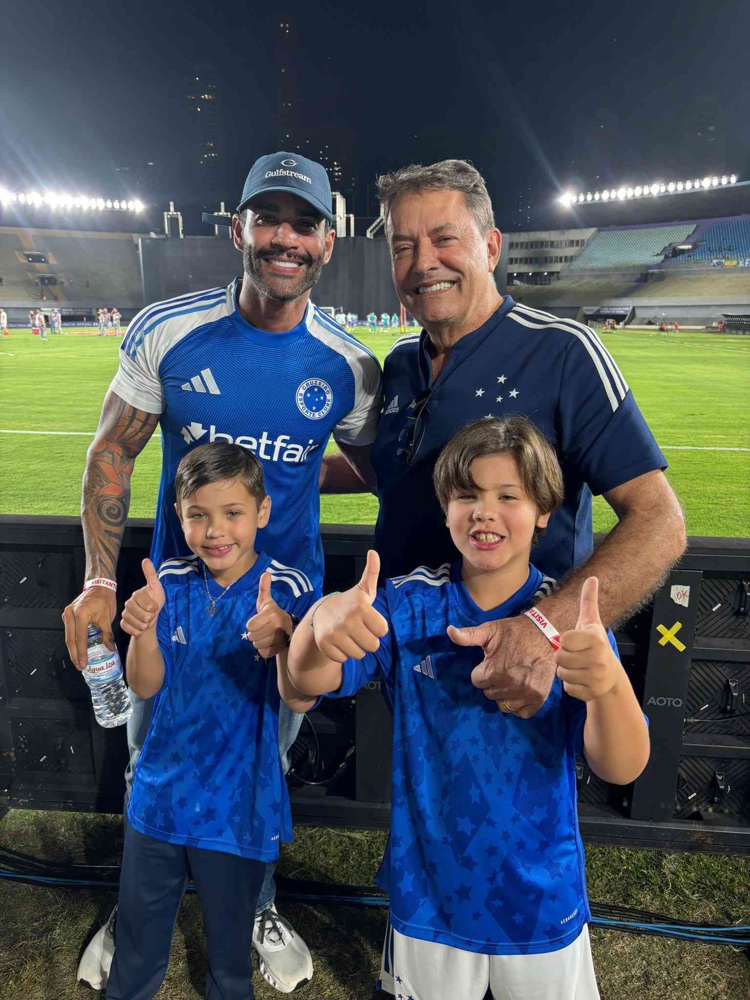 Gusttavo Lima marca presença em Vila Nova x Cruzeiro e se declara