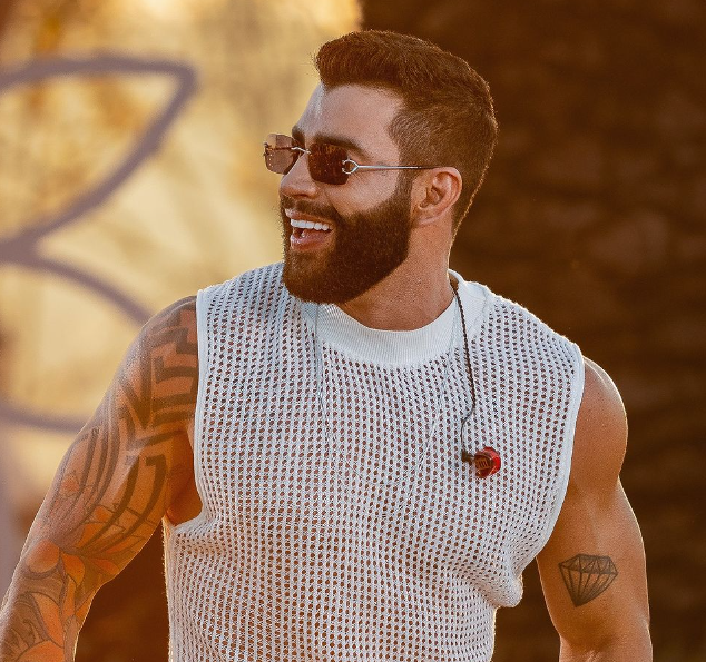 Gusttavo Lima é contratado por R$ 1,1 milhão para cantar em festa no interior do PE