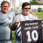 Sósia de Guto Ferreira que viralizou nas redes conhece o técnico do Ceará