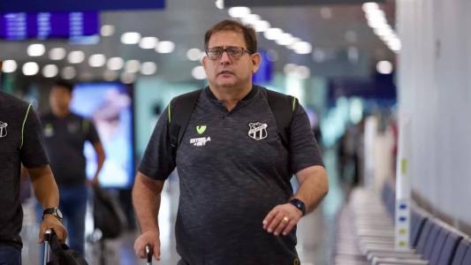 Guto Ferreira, técnico do Ceará, foi pressionado por torcedores nesta quinta-feira (3)