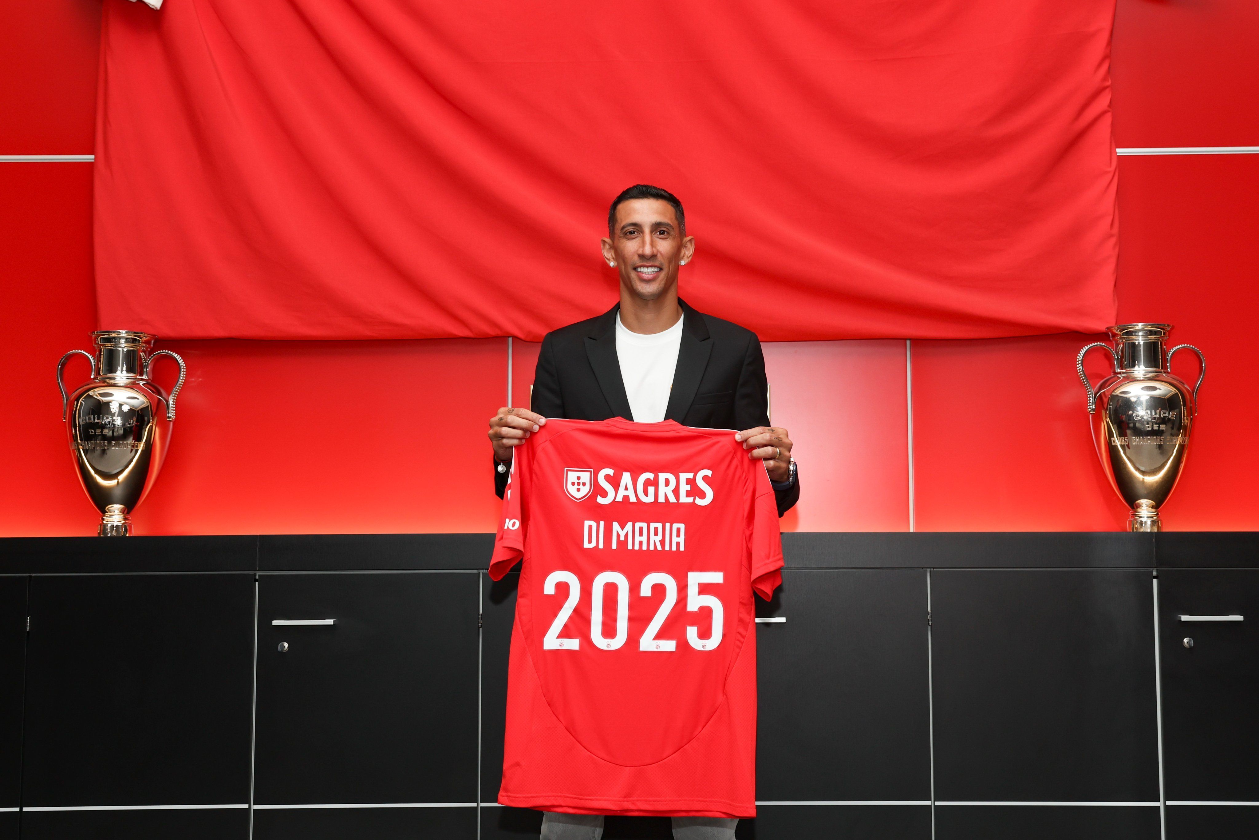 Benfica-POR anuncia renovação contratual com Ángel Di María