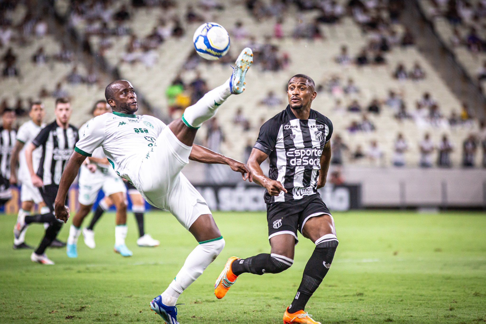 Ceará vence Guarani, cola no G4 da Série B e afunda rival na lanterna