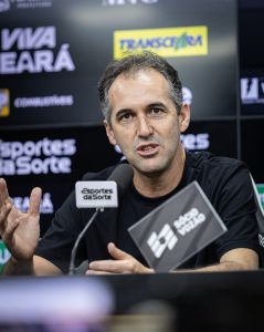 Léo Condé, técnico do Ceará, em entrevista coletiva