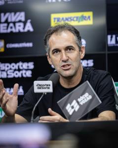 Léo Condé, técnico do Ceará, em entrevista coletiva