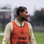 Criciúma comunica saída de Zé Gabriel após fim de contrato