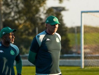 Técnico Gilmar Dal Pozzo (à direita) treina equipe da Chapecoense para duelar com o América
