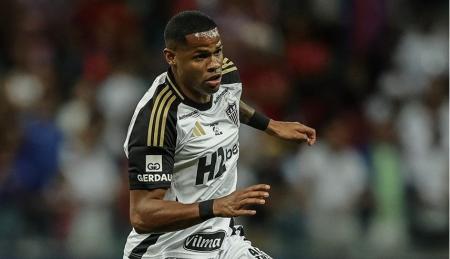 Júnior Santos em ação pelo Atlético